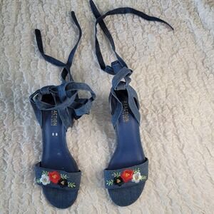 KENNETH COLE REACTION Denim Embroidered Heels Size 6.5